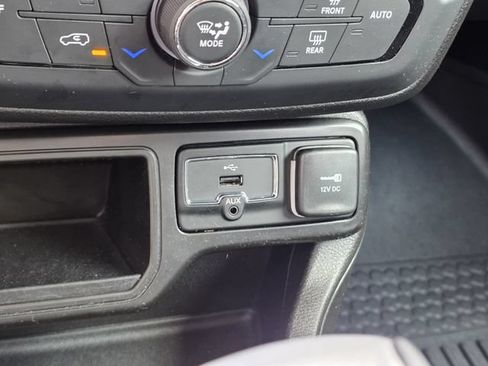 Used 2021 Jeep Renegade Latitude FWD image 21