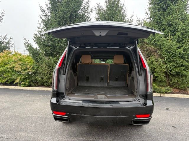 Certified 2024 Cadillac Escalade ESV Sport w/ LPO, ONYX Package AWD/4WD image 5