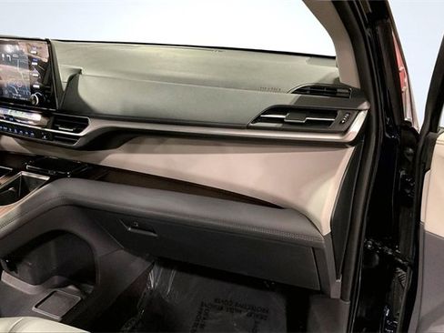 Used 2024 Toyota Sienna XLE w/ XLE Plus Package image 17
