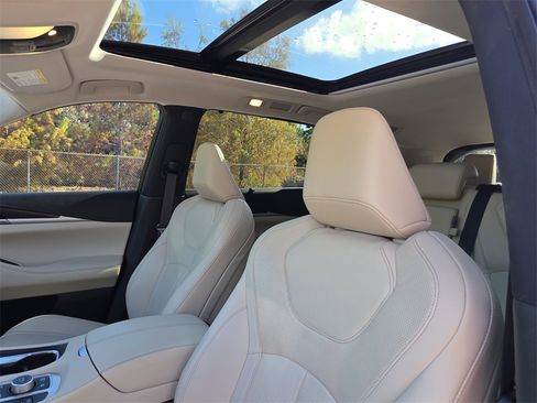 Used 2022 INFINITI QX60 Sensory w/ Cargo Package image 26
