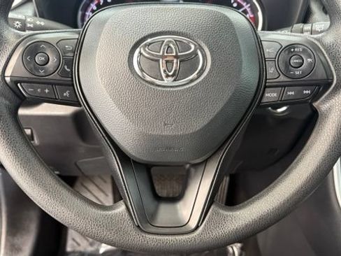 Used 2025 Toyota RAV4 XLE FWD image 34