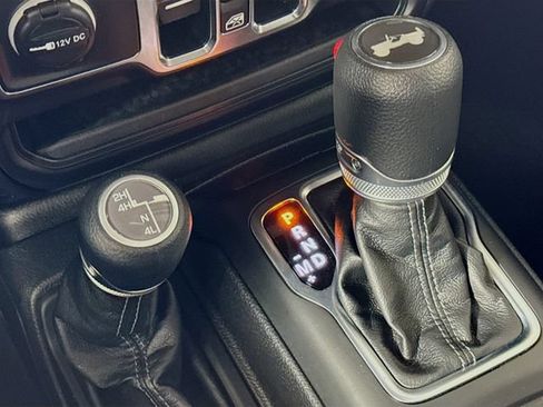 Used 2026 Jeep Wrangler Unlimited Sahara AWD/4WD image 17