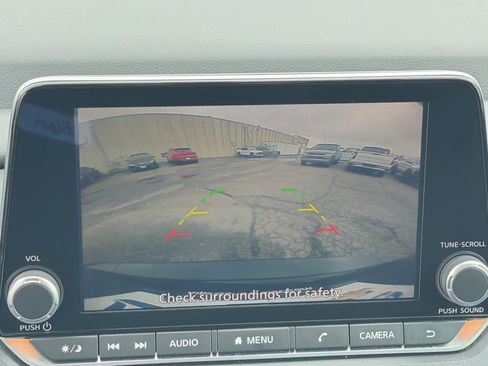Used 2024 Nissan Rogue S AWD/4WD image 18