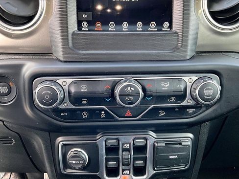 Certified 2020 Jeep Wrangler Unlimited Sahara image 16