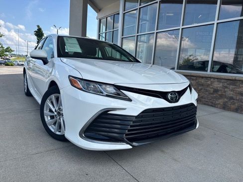 Used 2021 Toyota Camry LE FWD image 2