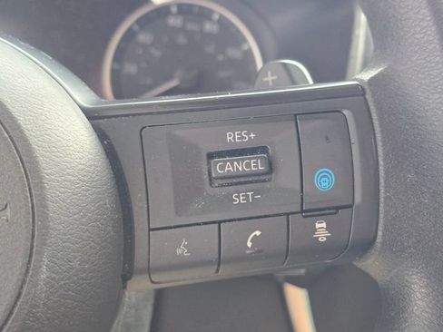 Certified 2024 Nissan Rogue SV FWD image 6