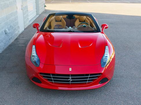 Used 2015 Ferrari California T RWD image 6
