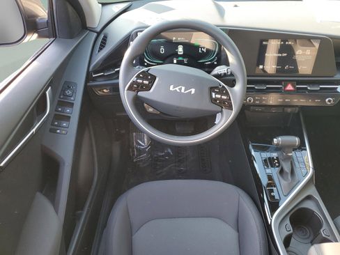 New 2026 Kia Niro LX image 9