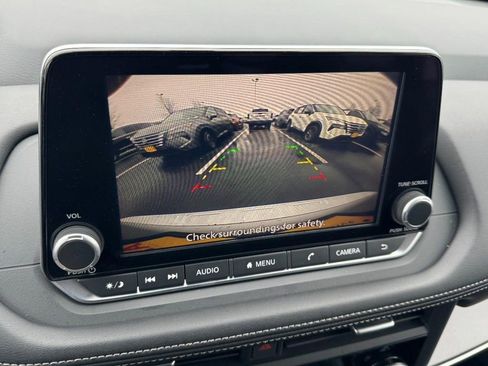 Used 2025 Nissan Rogue SV FWD image 20
