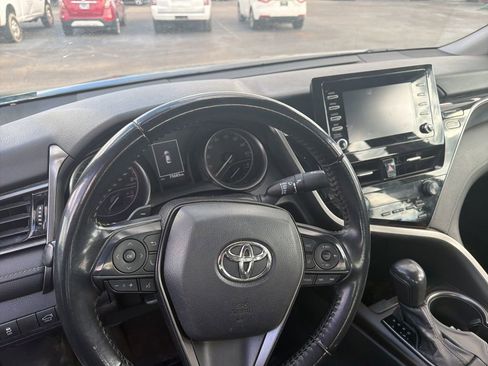 Used 2021 Toyota Camry SE image 4