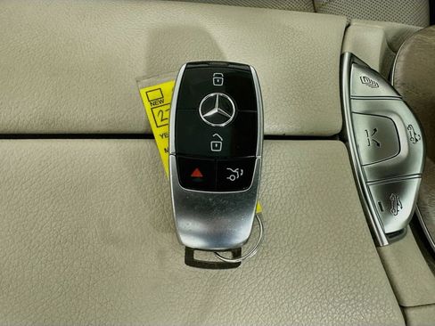 Used 2019 Mercedes-Benz E 450 4MATIC Cabriolet image 38
