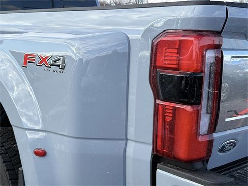 Used 2025 Ford F450 Platinum w/ Platinum Plus Package image 31