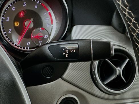 Used 2015 Mercedes-Benz GLA 250 4MATIC image 17