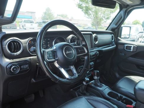 Used 2022 Jeep Wrangler Unlimited Sahara w/ LED Lighting Group AWD/4WD image 12