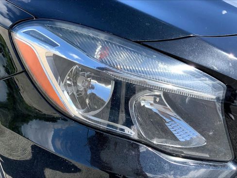 Used 2017 Mercedes-Benz GLA 250 image 27
