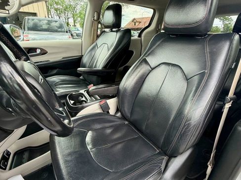 Used 2018 Chrysler Pacifica Touring-L w/ Advanced Safetytec Group FWD image 23