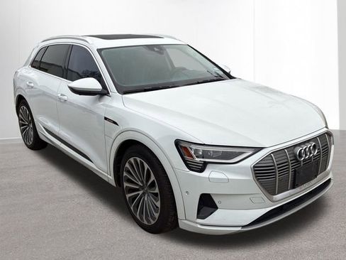Used 2019 Audi e-tron Prestige w/ Prestige Package image 9