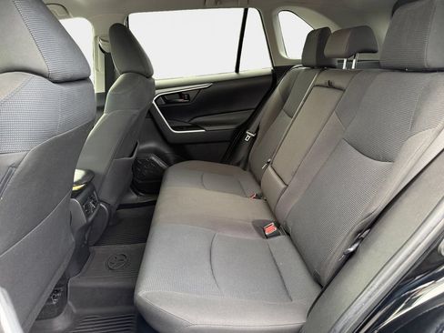 Used 2021 Toyota RAV4 LE AWD/4WD image 19