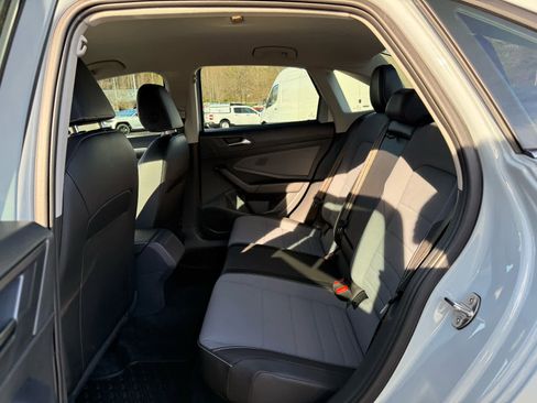 Used 2025 Volkswagen Jetta SE image 25