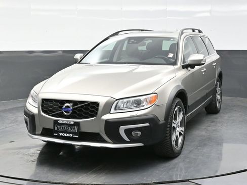 Used 2015 Volvo XC70 T6 Platinum image 2