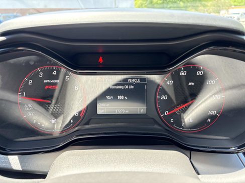 Certified 2025 Chevrolet Trax RS w/ Sunroof Package FWD image 24