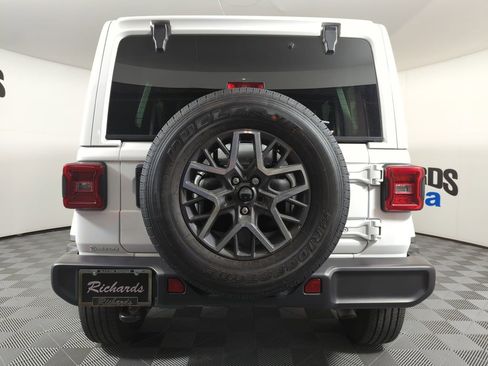 Used 2024 Jeep Wrangler Sahara image 4