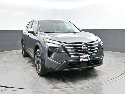Used 2024 Nissan Rogue SV FWD image 4