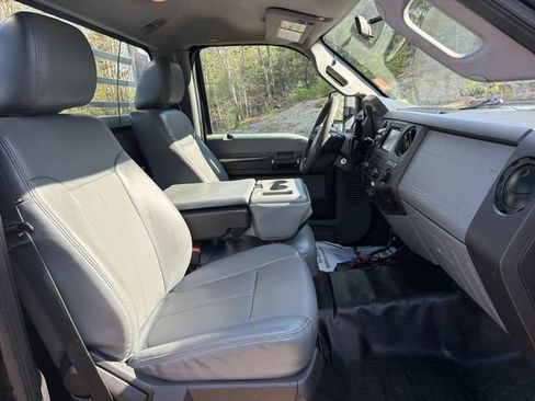 Used 2016 Ford F550 4x4 Regular Cab Super Duty image 21