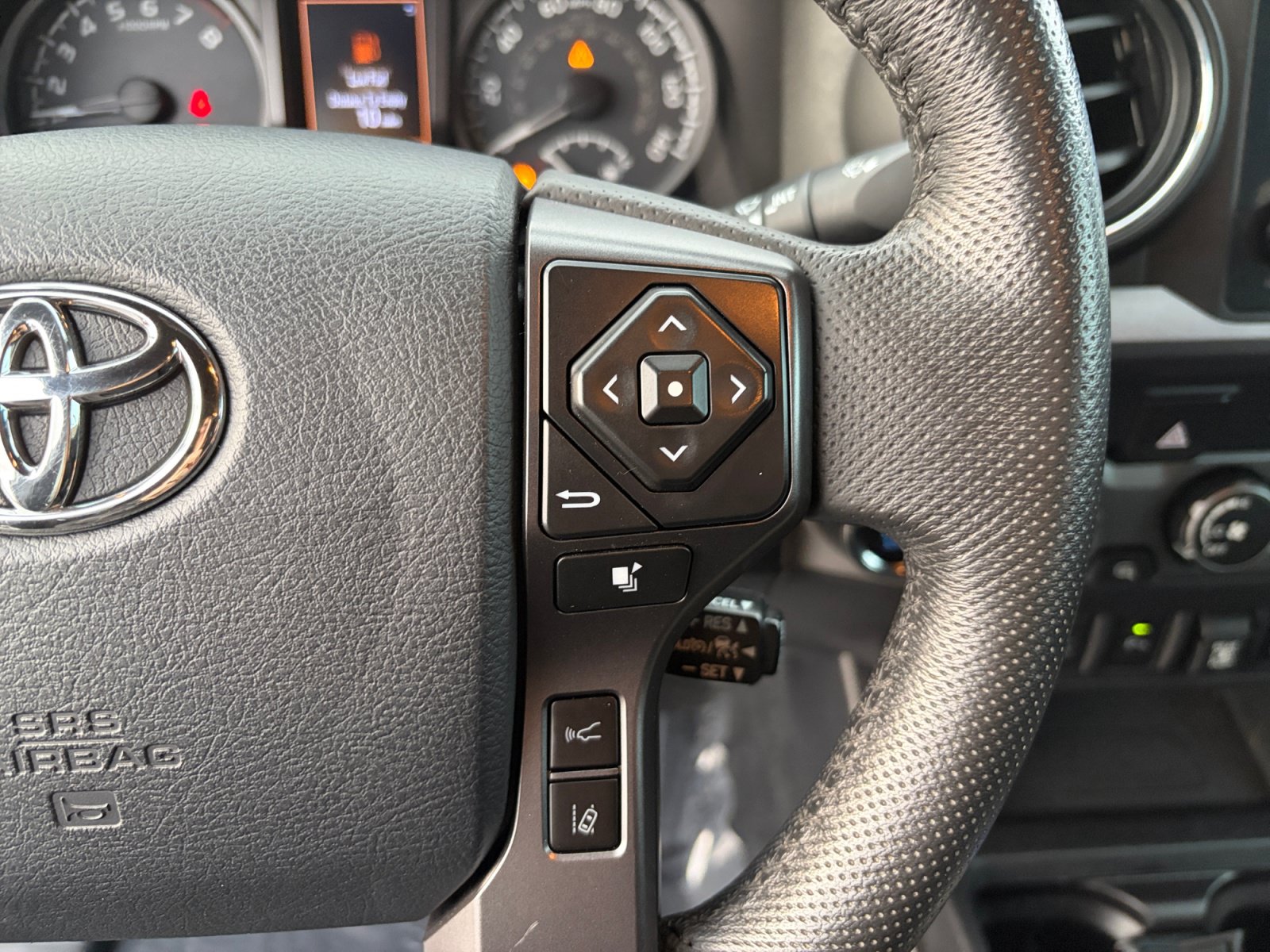 Used 2019 Toyota Tacoma TRD Off-Road AWD/4WD image 15