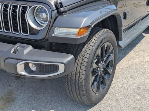 Used 2025 Jeep Wrangler Unlimited Sahara AWD/4WD image 9