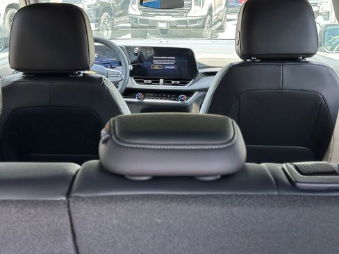 New 2026 Chevrolet Equinox LT w/ Convenience Package II FWD image 9