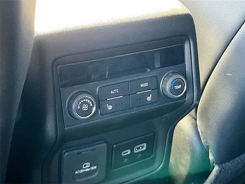 Used 2023 GMC Acadia SLT w/ Elevation Edition image 26