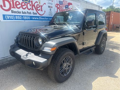 Used 2025 Jeep Wrangler Sport AWD/4WD image 6