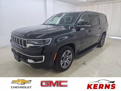 Used 2024 Jeep Wagoneer L Series II w/ Flexible Seating Group AWD/4WD image 1