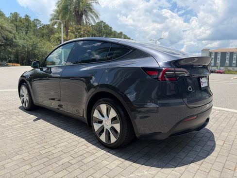 Used 2024 Tesla Model Y Long Range RWD image 11