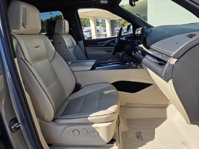 Used 2021 Cadillac Escalade ESV Premium Luxury w/ Driver Assist Tech Package AWD/4WD image 31