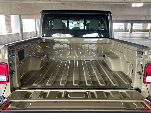 New 2026 Jeep Gladiator Sport AWD/4WD image 9
