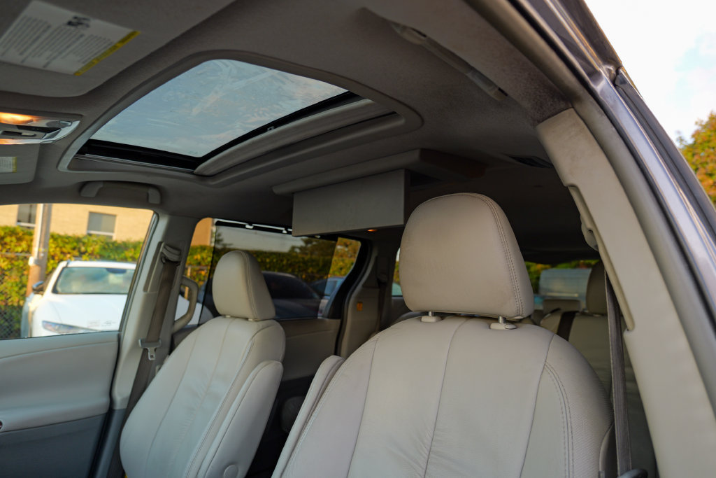 Used 2011 Toyota Sienna XLE w/ Premium Pkg FWD image 19