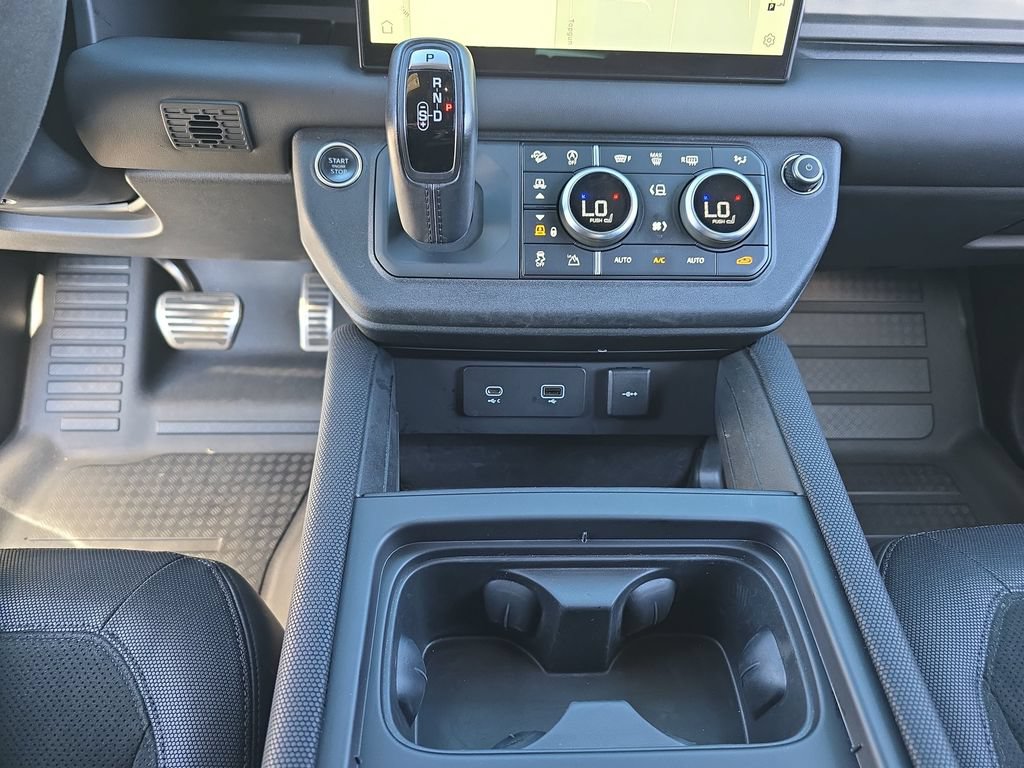 Used 2022 Land Rover Defender 110 V8 AWD/4WD image 29