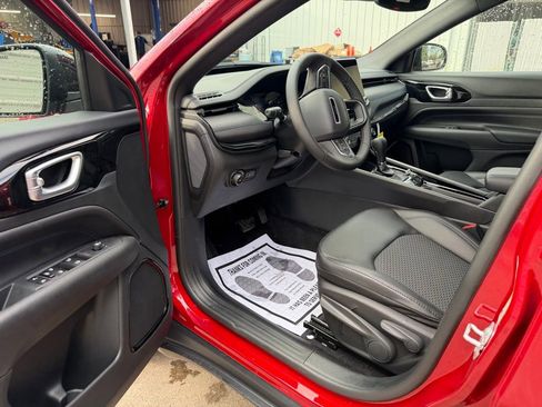 New 2026 Jeep Compass Latitude image 13