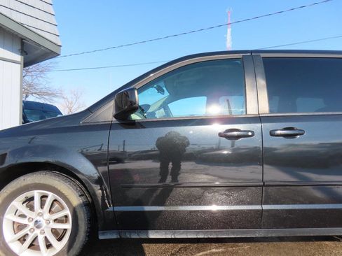 Used 2016 Dodge Grand Caravan SXT image 29
