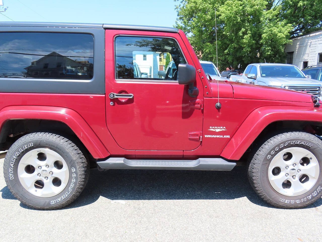Used 2013 Jeep Wrangler Sahara AWD/4WD image 7