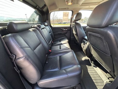 Used 2011 Chevrolet Avalanche LTZ AWD/4WD image 30