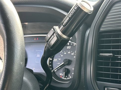 Used 2023 Nissan Titan SV w/ SV Utility Package image 23