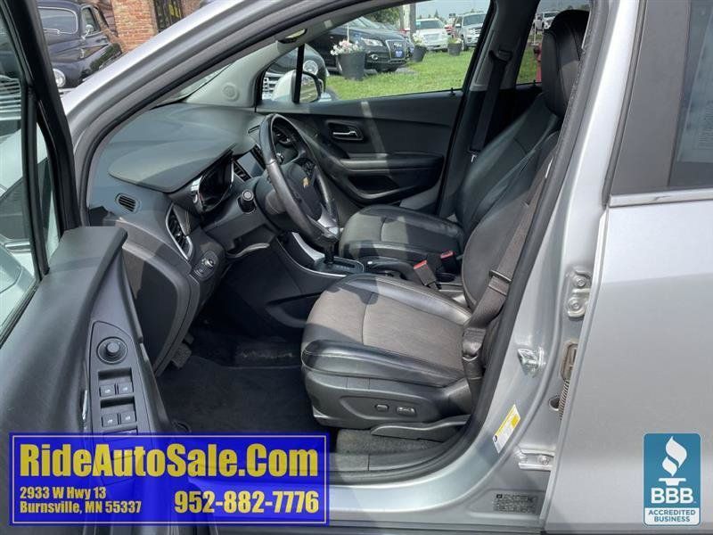 Used 2020 Chevrolet Trax LT w/ LT Convenience Package FWD image 10