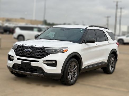 Used 2021 Ford Explorer XLT w/ Equipment Group 202A RWD image 4