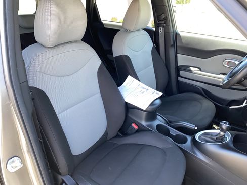 Used 2016 Kia Soul FWD image 21