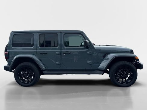 Used 2025 Jeep Wrangler Unlimited Sahara AWD/4WD image 3