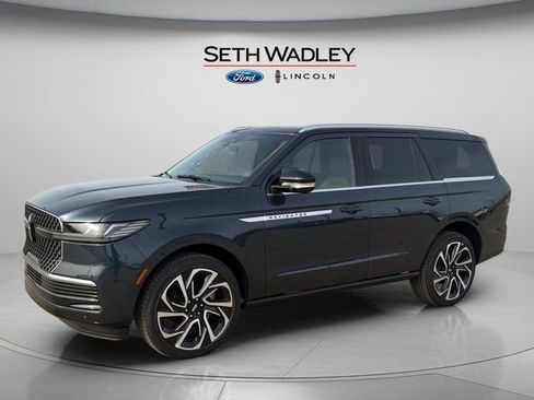 New 2026 Lincoln Navigator Reserve image 3