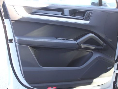 New 2026 Porsche Cayenne S image 17